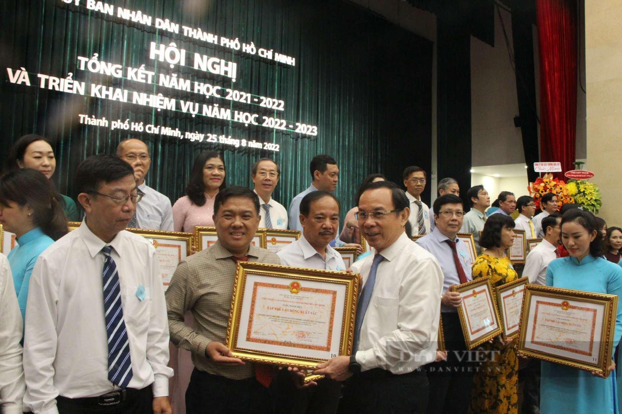 TP.HCM: Khen thưởng 125 tập thể xuất sắc, đặt ra 14 nhiệm vụ trọng tâm cho năm học mới - Ảnh 4.