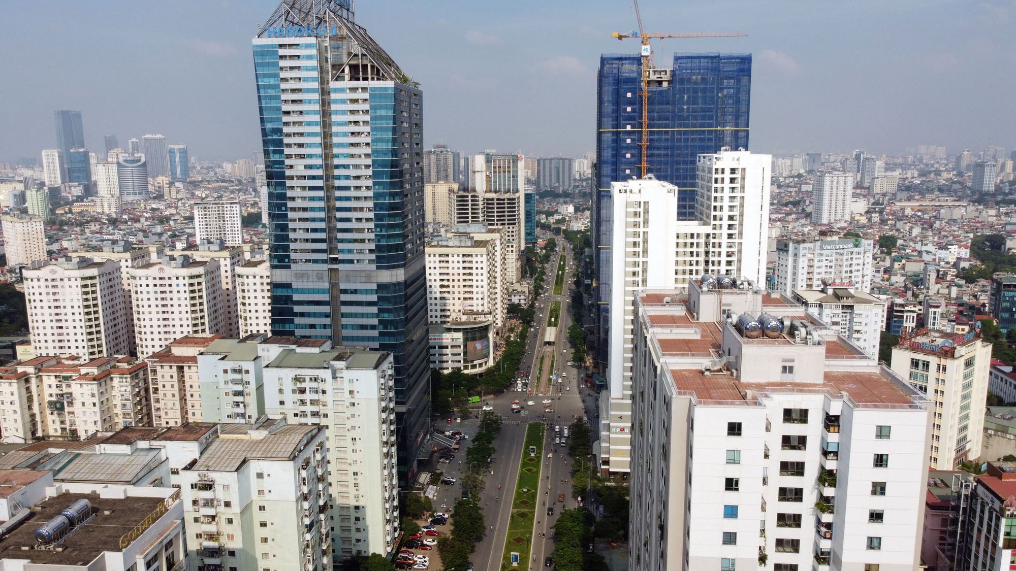 Điểm yếu khiến doanh nghiệp địa ốc buộc phải dựa lưng vào ngân hàng và trái phiếu - Ảnh 1. Điểm yếu khiến doanh nghiệp địa ốc buộc phải dựa lưng vào ngân hàng và trái phiếu - Ảnh 1.