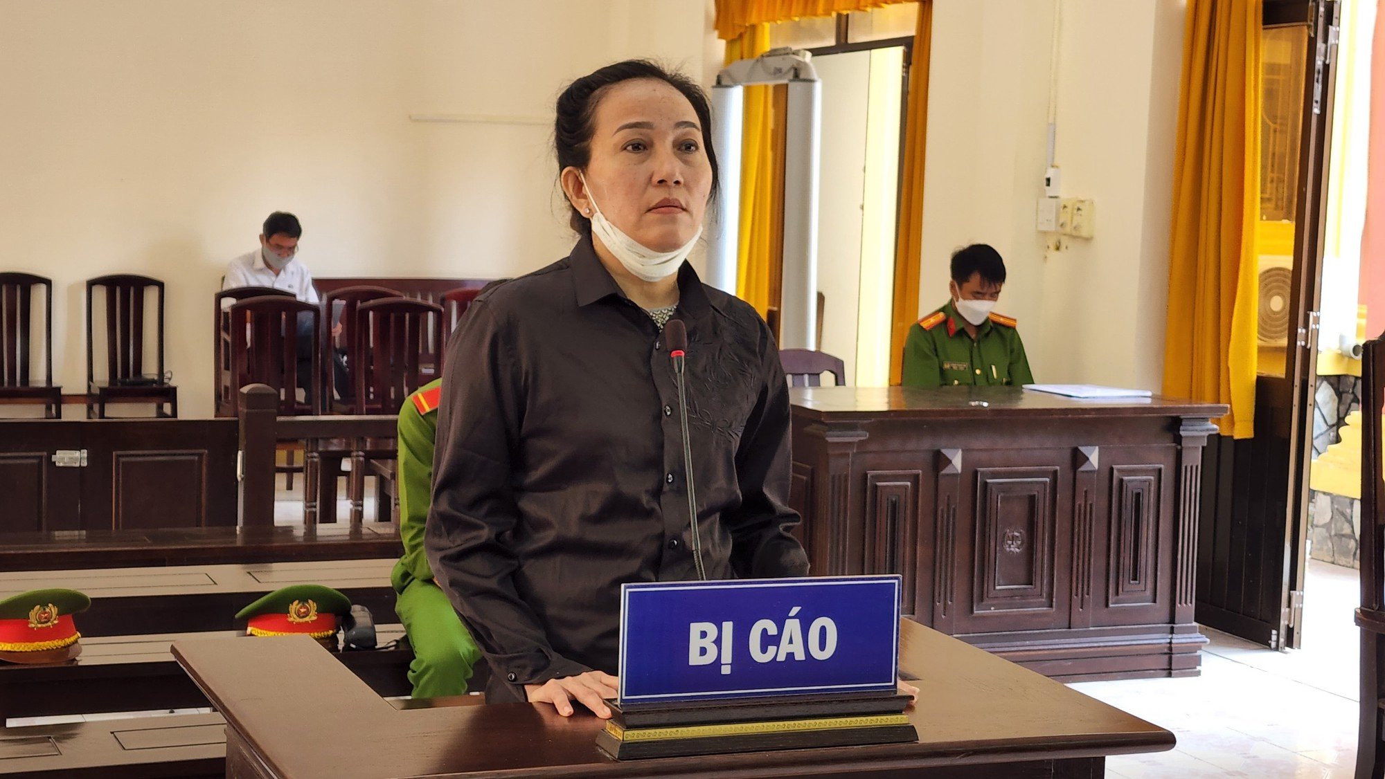 Lãnh 18 năm tù vì làm giả giấy tờ đất chiếm đoạt trên 4 tỷ đồng - Ảnh 1.