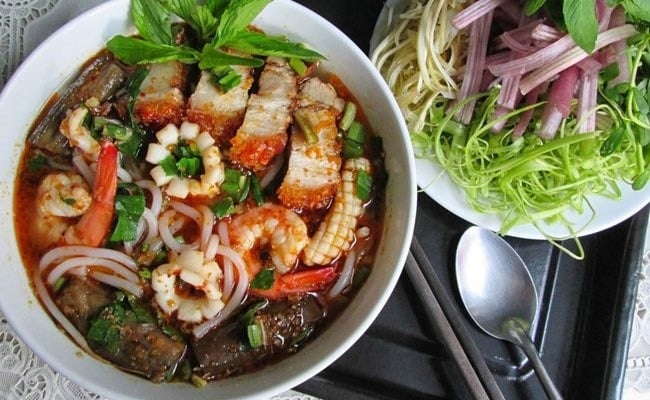 Loại hoa mọc trong đầm trước chỉ để làm cảnh, nay &quot;nâng tầm&quot; thành đặc sản có một không hai - Ảnh 1.