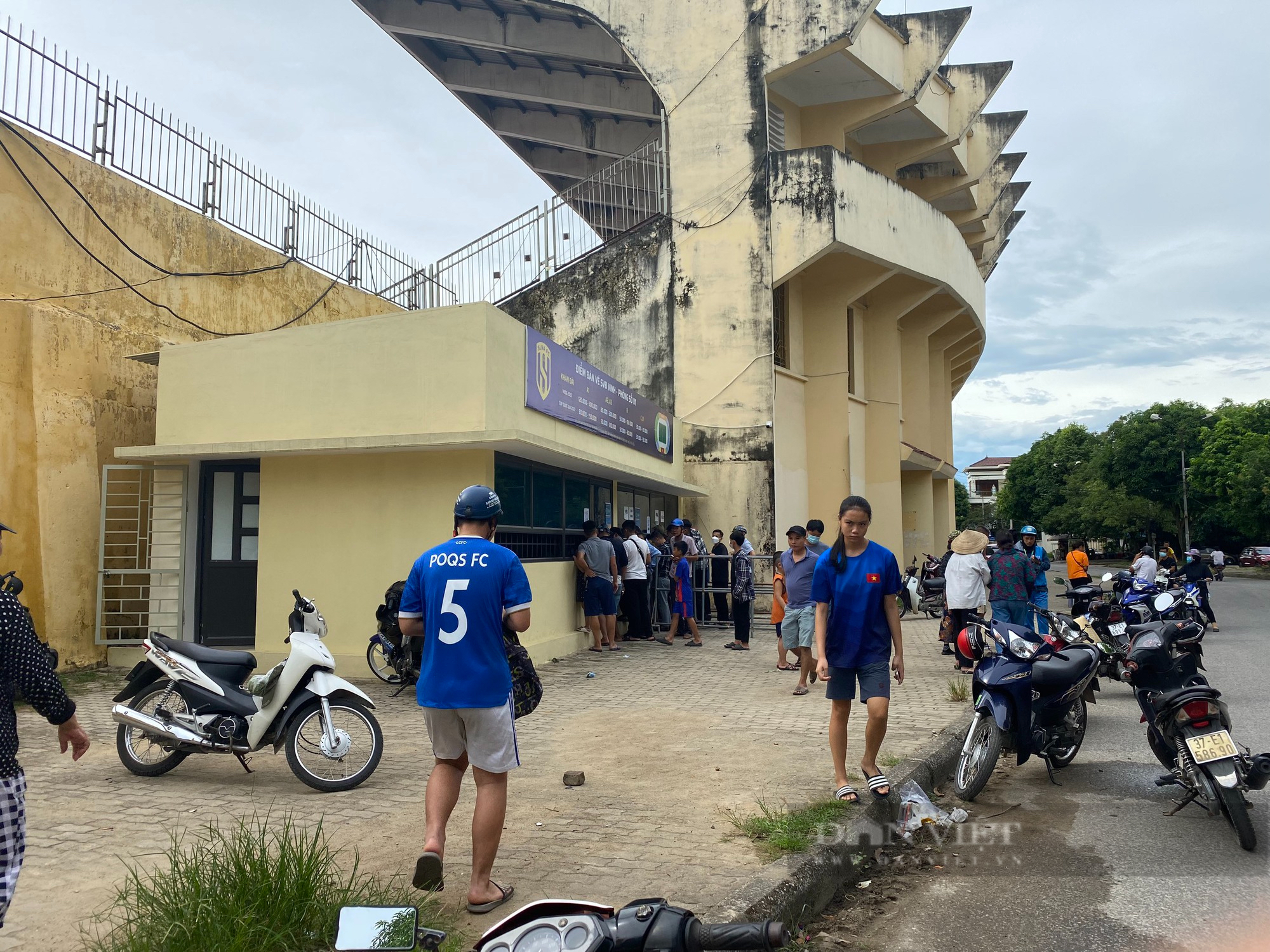 Cháy vé xem trận SLNA và Hà Nội FC - Ảnh 4.