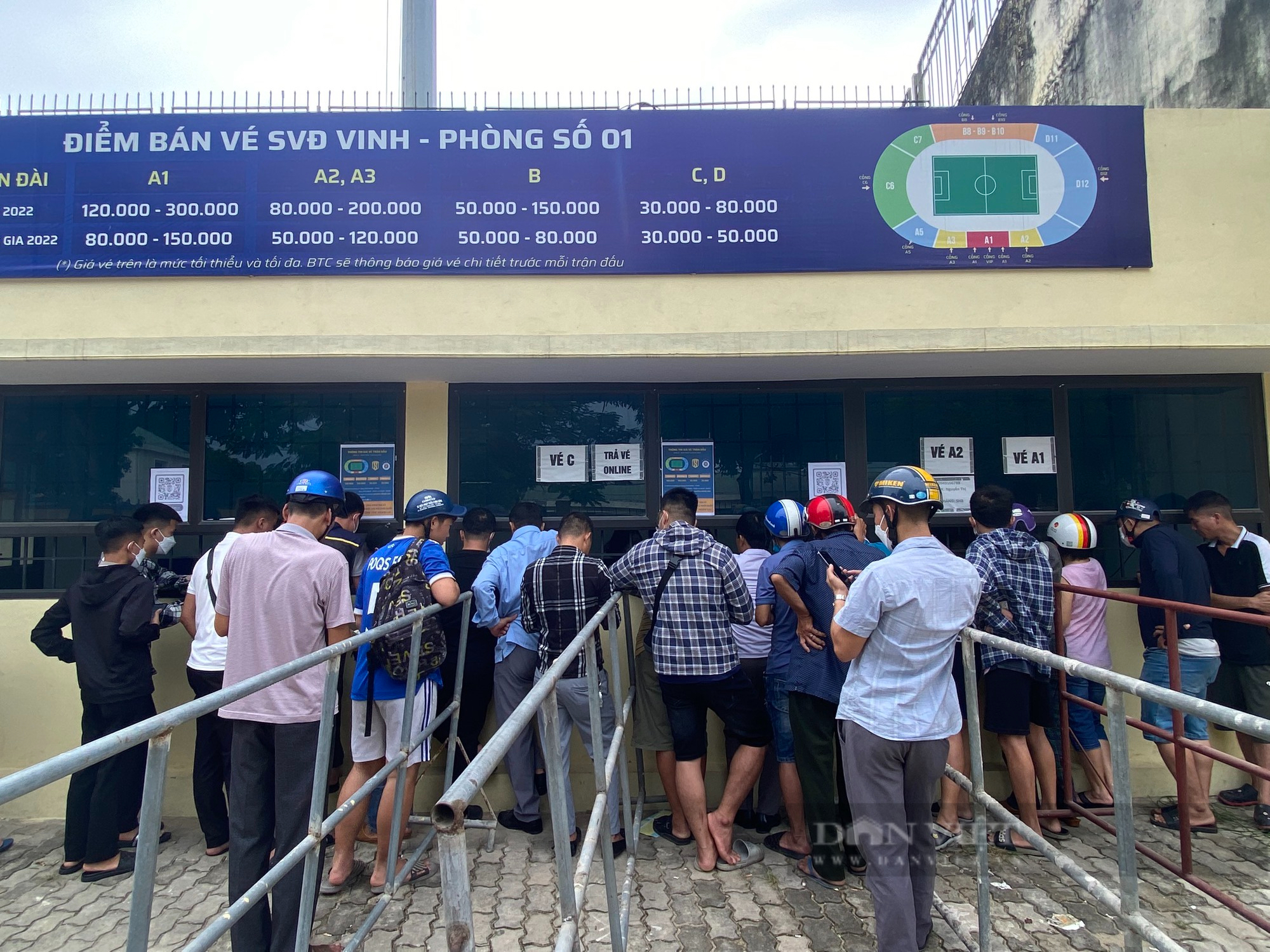 Cháy vé xem trận SLNA và Hà Nội FC - Ảnh 1.