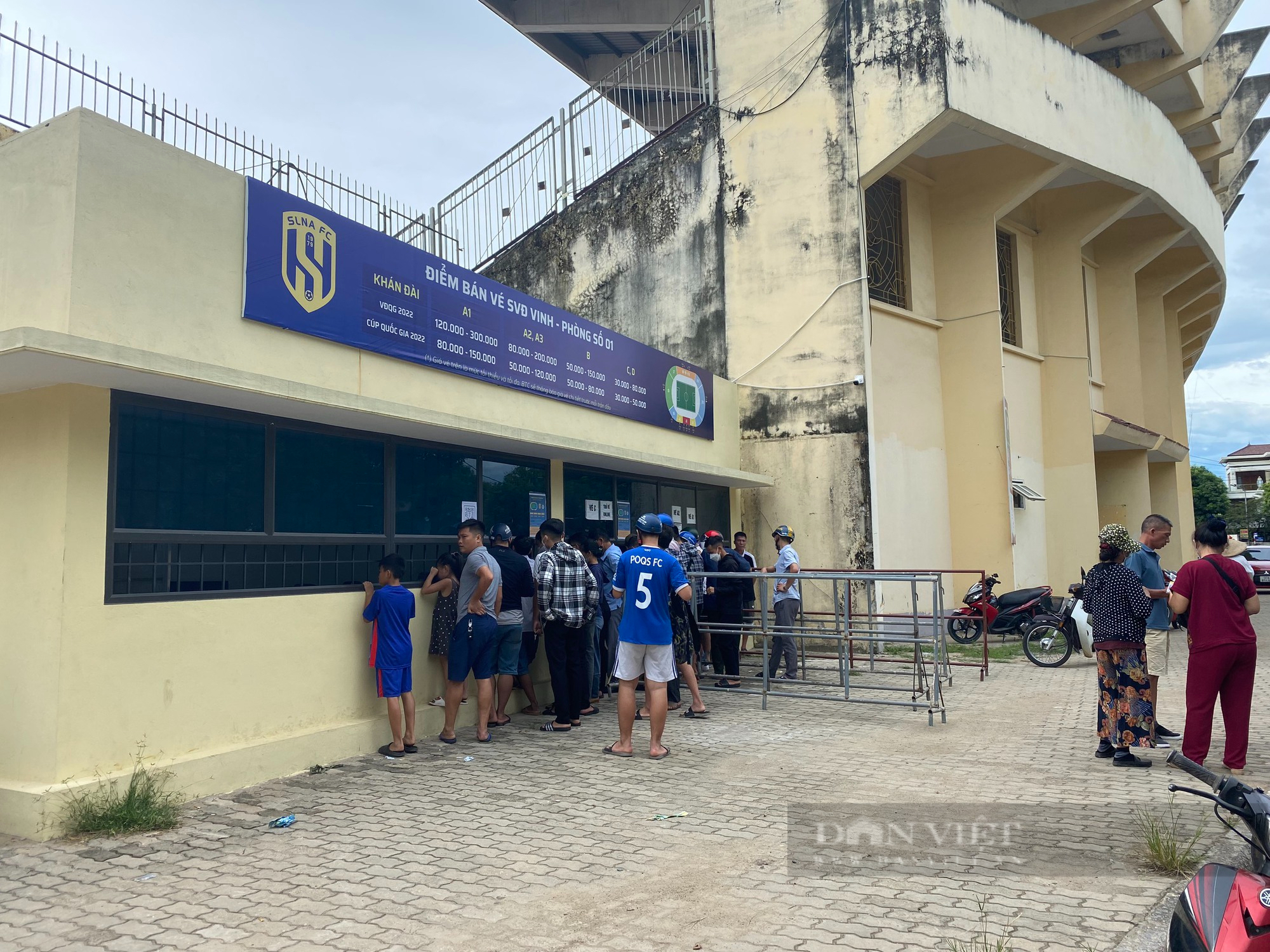 Cháy vé xem trận SLNA và Hà Nội FC - Ảnh 3.