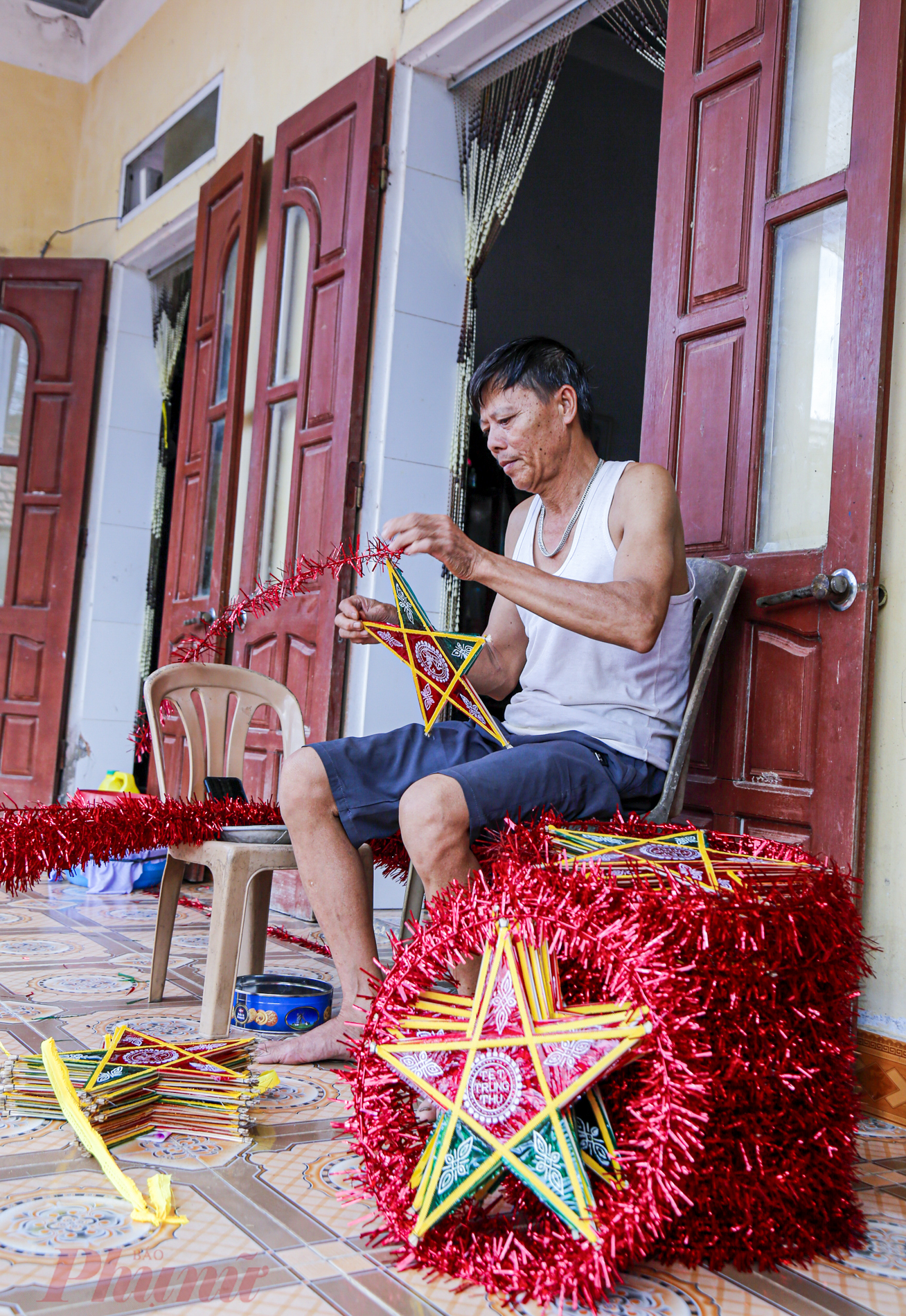 Làng đèn ông sao lớn nhất miền Bắc tất bật dịp Trung thu  - Ảnh 8.