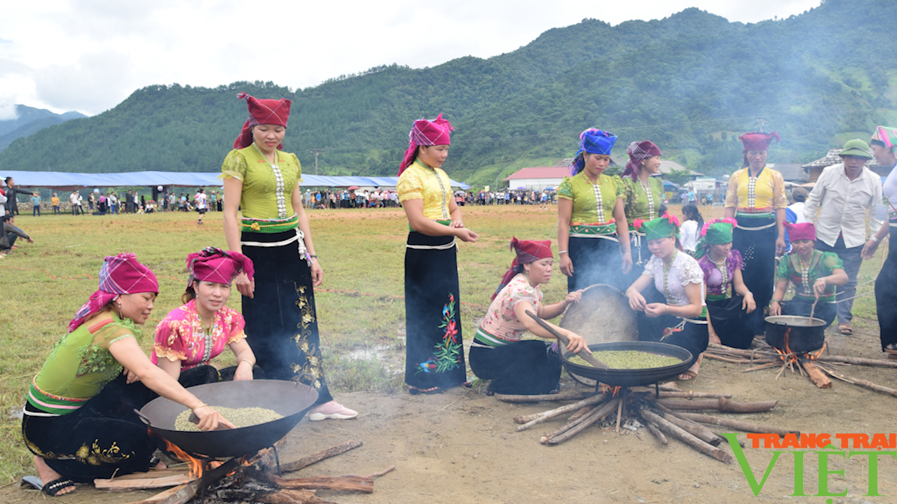 Về &quot;miền quê cổ tích&quot; trải nghiệm lễ mừng cơm mới ở - Ảnh 4.