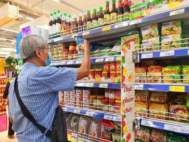 Trước lễ Quốc khánh, siêu thị tung khuyến mãi lớn: Trứng gà, cá hồi... dự báo hút hàng - Ảnh 5.