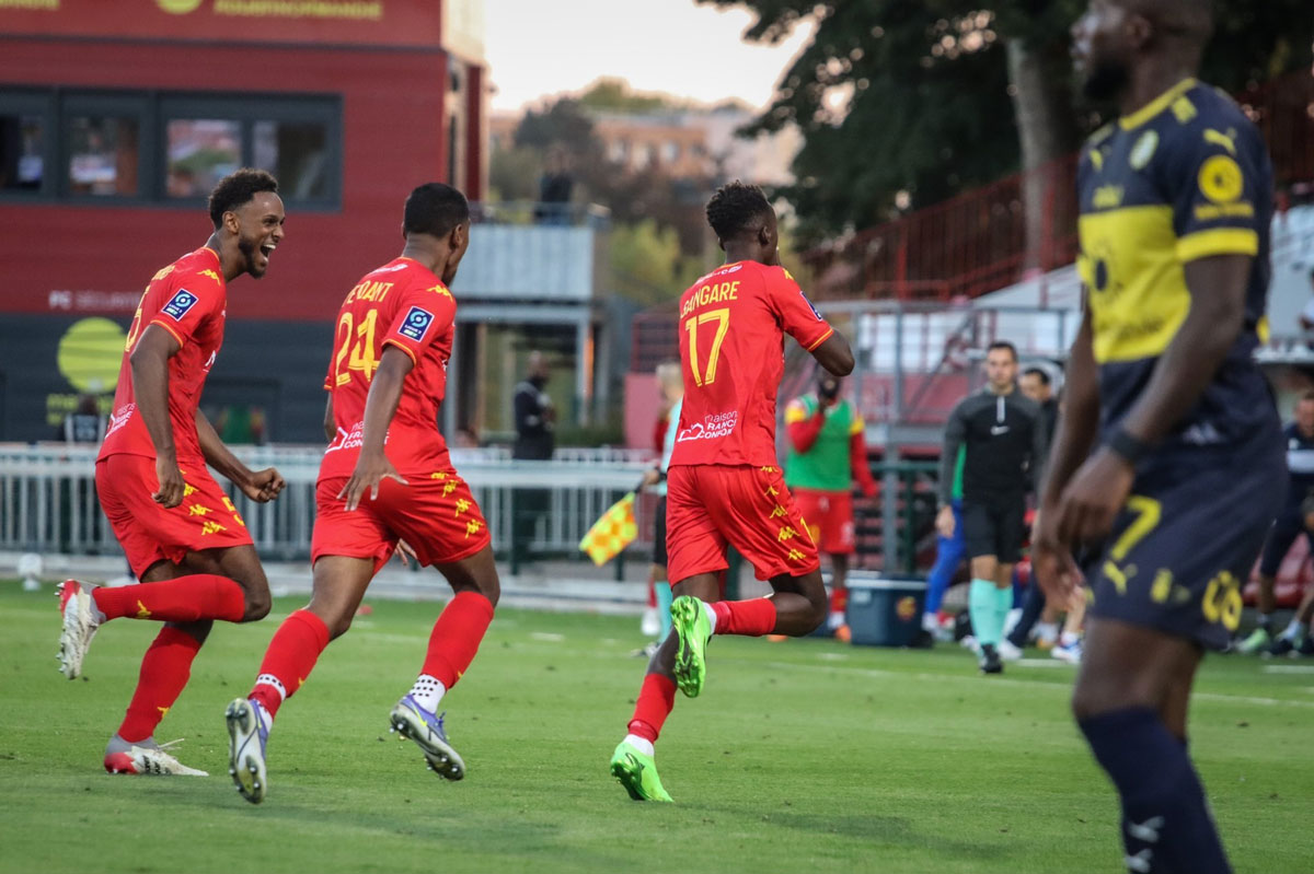 Quang Hải dự bị, Pau FC để thua ngược trước Quevilly-Rouen - Ảnh 1.