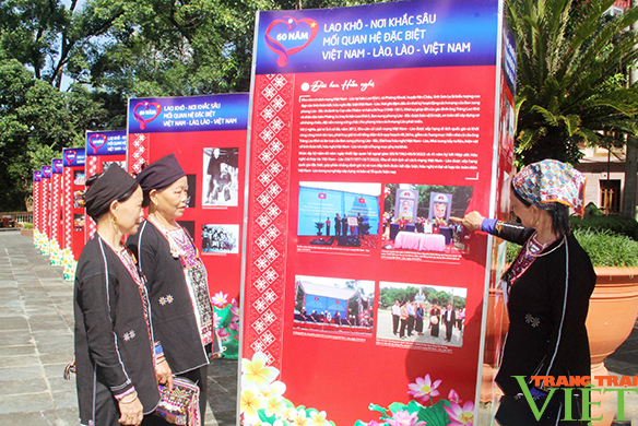 Triển lãm ảnh "Sắc son tình nghĩa Việt - Lào" - Ảnh 1. Triển lãm ảnh "Sắc son tình nghĩa Việt - Lào" - Ảnh 1.