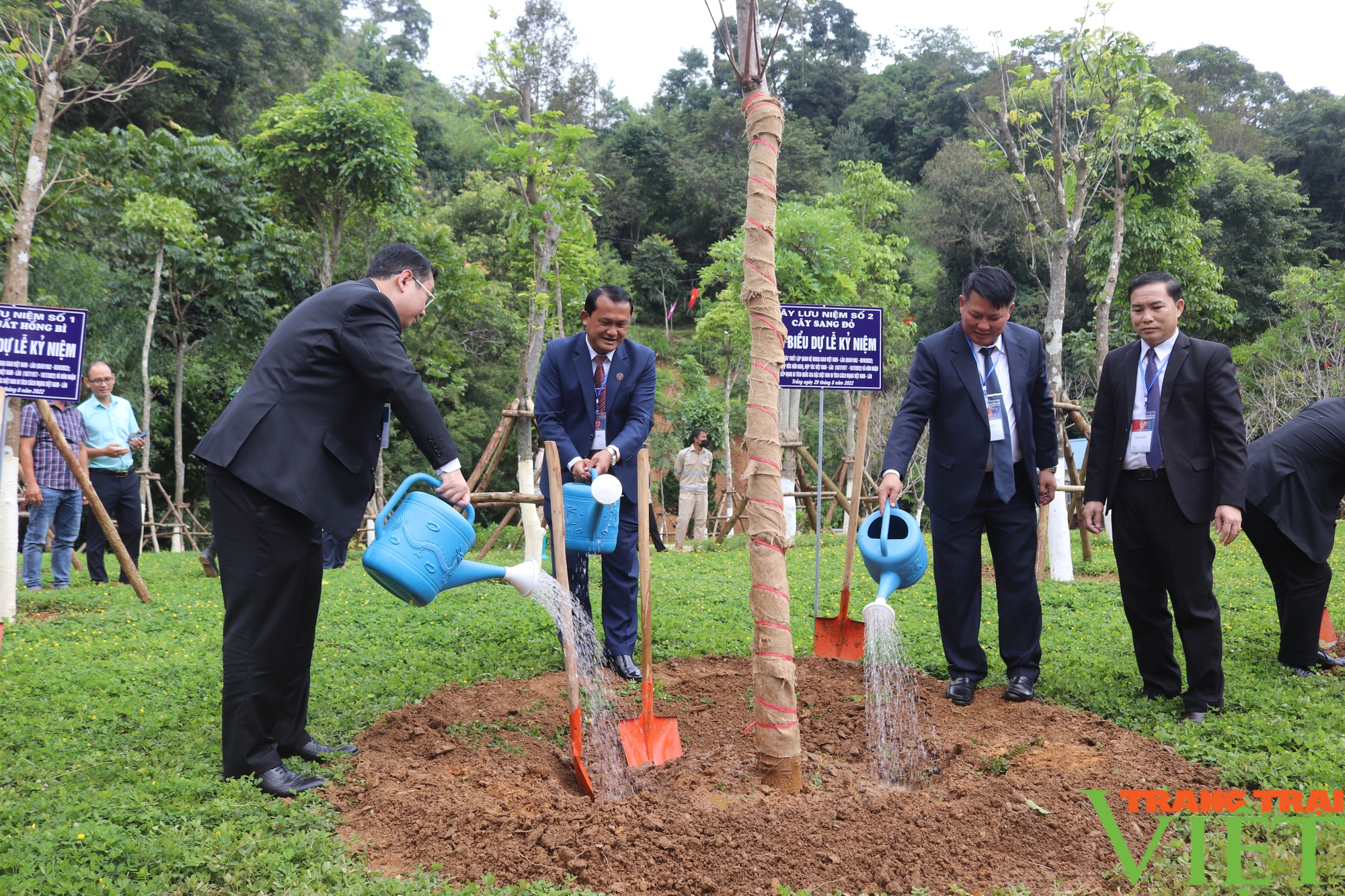 Sơn La: Kỷ niệm 60 năm Ngày thiết lập quan hệ ngoại giao Việt Nam - Lào - Ảnh 16. Sơn La: Kỷ niệm 60 năm Ngày thiết lập quan hệ ngoại giao Việt Nam - Lào - Ảnh 16.