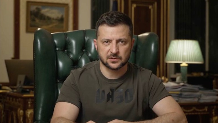 Tổng thống Zelensky cảnh báo khó khăn tại chiến trường Donbass - Ảnh 1.