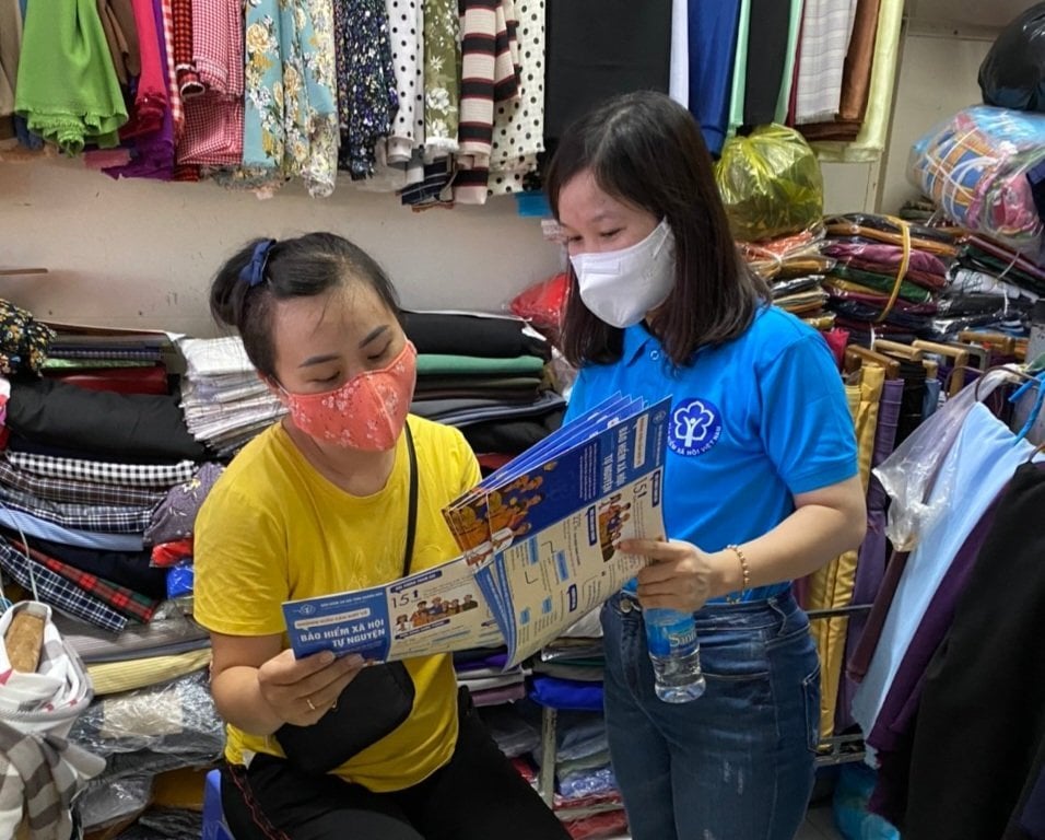 Khánh Hòa: Hộ cận nghèo được hỗ trợ 100% kinh phí mua thẻ BHYT - Ảnh 1.