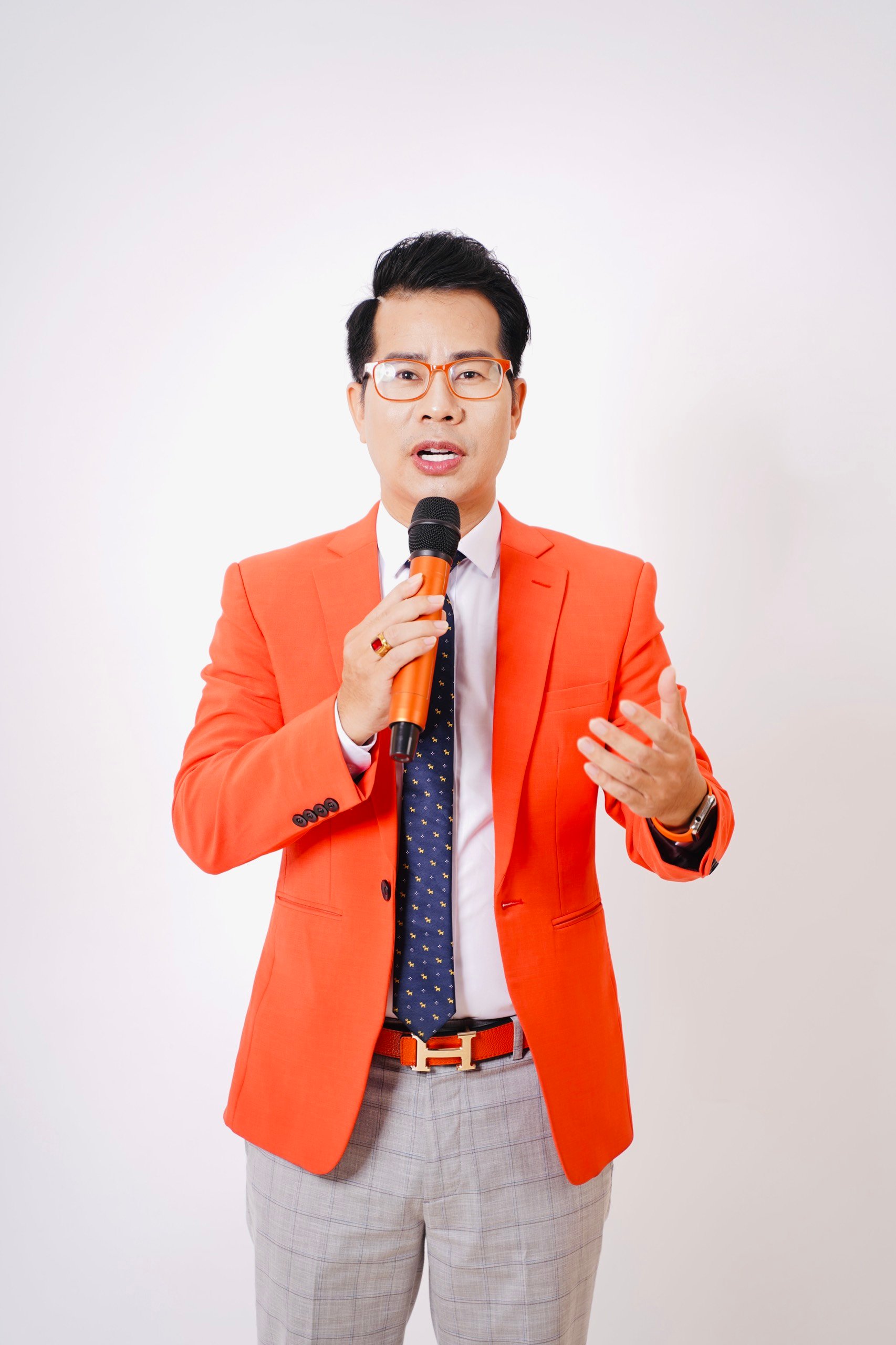 Dấu ấn đặc biệt hành trình 20 năm cầm mic của MC Phạm Hồng Phong - Ảnh 3.