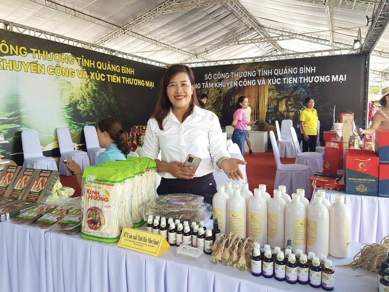 Chế tinh dầu quý từ cây sả, một nông dân ở Quảng Bình thu lãi hơn 1 tỷ đồng/năm - Ảnh 3.