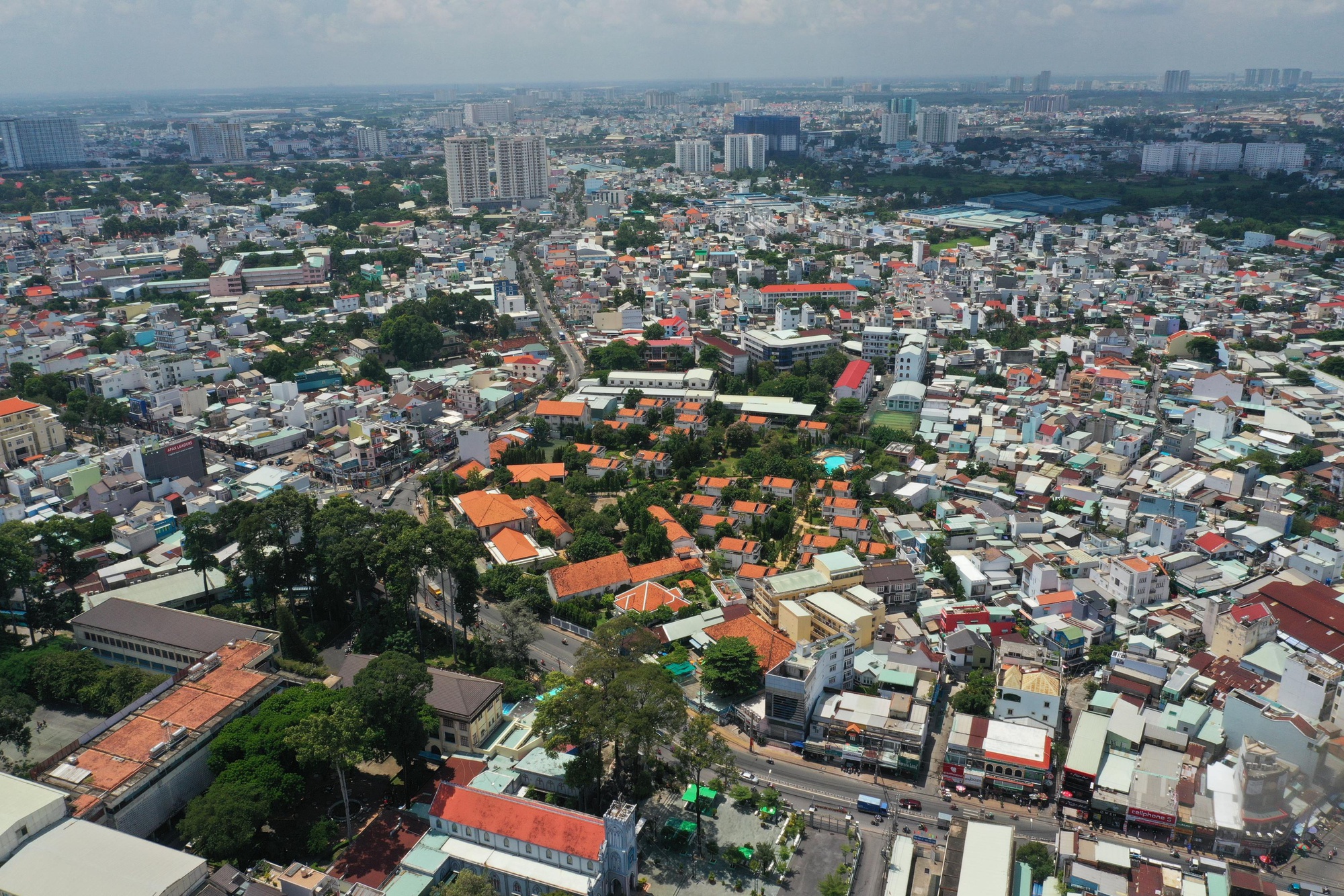 Nguồn cung “nhỏ giọt”, bất động sản liền thổ TP.HCM khan hiếm - Ảnh 1. Nguồn cung “nhỏ giọt”, bất động sản liền thổ TP.HCM khan hiếm - Ảnh 1.