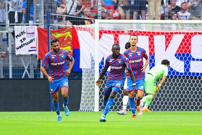 Truyền thông Pháp bi quan về triển vọng của Pau FC và Quang Hải - Ảnh 2.