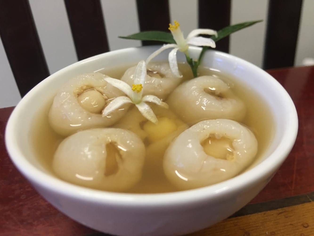 Ký ức Hà Nội: Món chè ướp hương sen Hồ Tây đậm đà hương vị tình thân - Ảnh 3.
