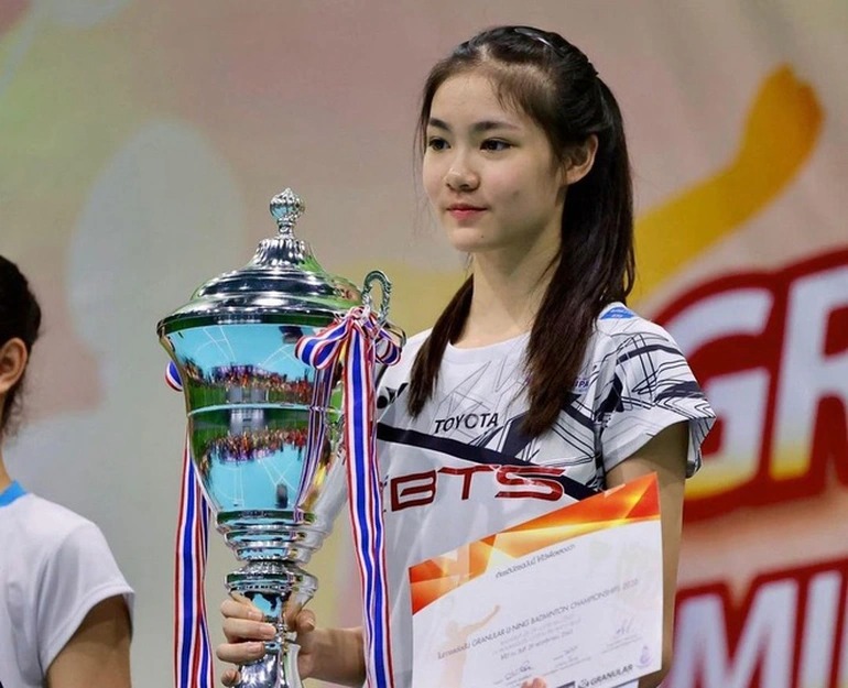 Mới 15 tuổi &quot;ngọc nữ&quot; cầu lông Thái Lan đã rất giỏi và xinh đẹp - Ảnh 7.