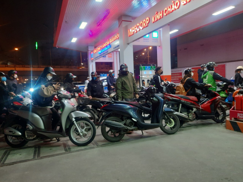 Thông quan nhanh chóng đối với mặt hàng xăng dầu nhập khẩu - Ảnh 1.