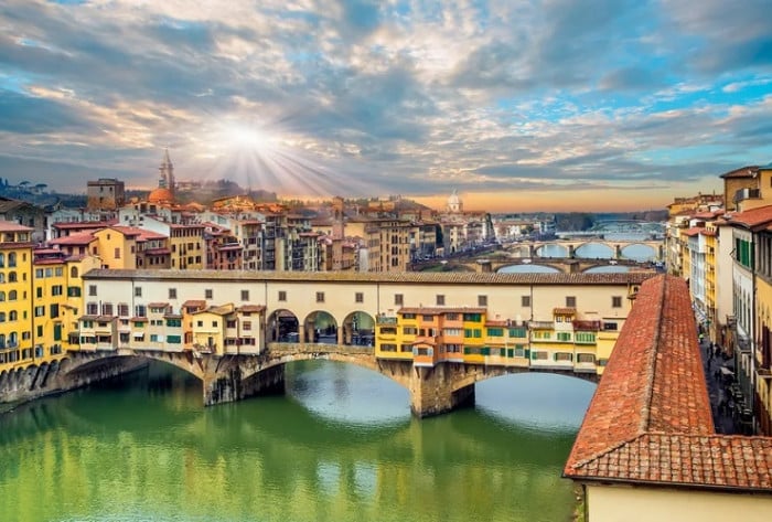 Ponte Vecchio, cây cầu đá lâu đời nhất ở châu Âu - Ảnh 2.