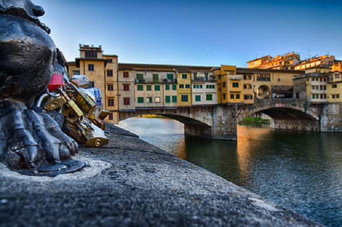 Ponte Vecchio, cây cầu đá lâu đời nhất ở châu Âu - Ảnh 6.