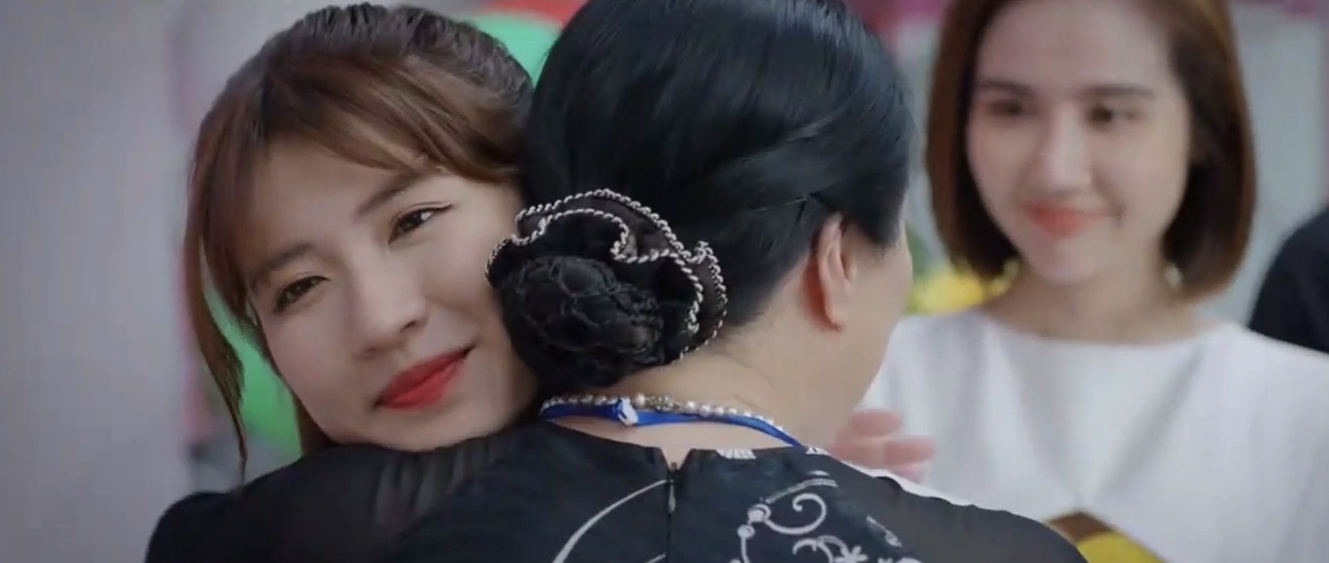 &quot;Thương ngày nắng về&quot; tập cuối: Khán giả &quot;bật ngửa&quot; với những &quot;cú lừa&quot; của đội ngũ biên kịch - Ảnh 6.