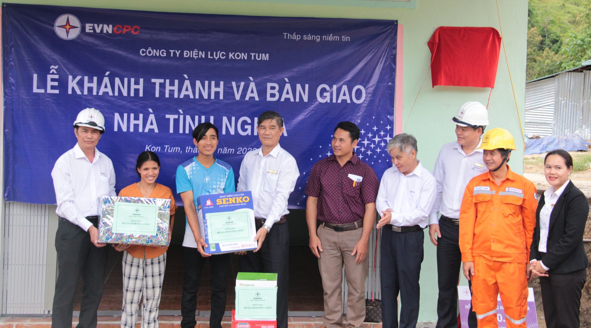 PC Kon Tum: Bàn giao 5 căn nhà tình nghĩa tại huyện Đăk Glei - Ảnh 2.