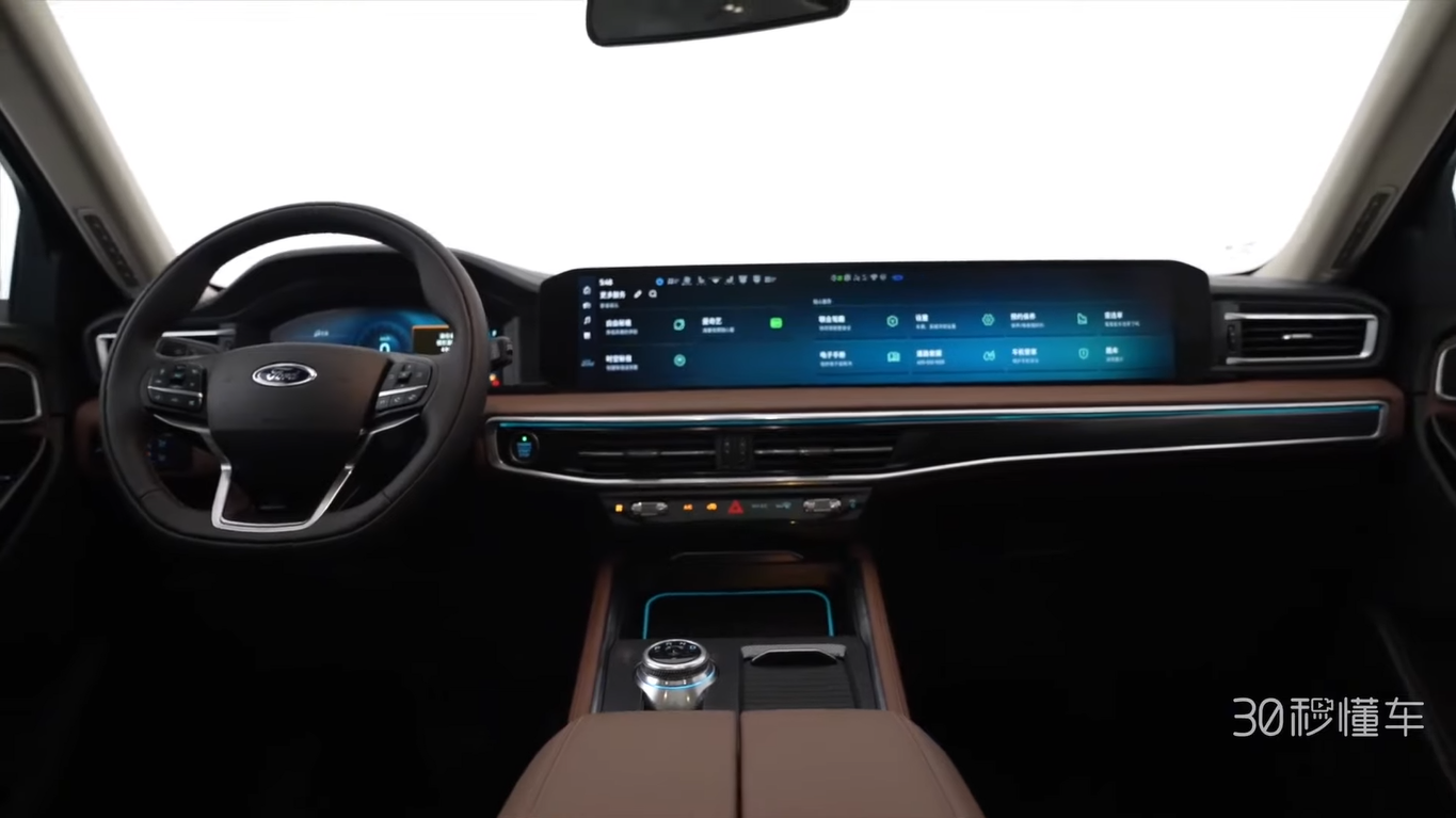 Trải nghiệm Ford Explorer 2023 vừa ra mắt, ngoại hình hầm hố, màn hình khủng lồ 27 inch  - Ảnh 3.