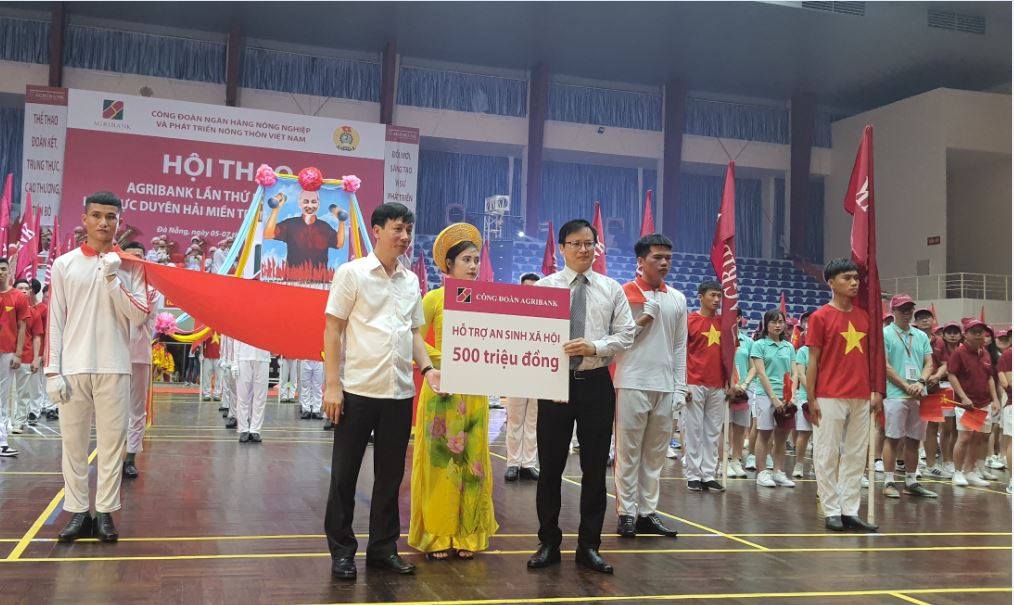 Tưng bừng khai mạc Hội thao Agribank khu vực miền Trung - Tây Nguyên - Ảnh 7. Tưng bừng khai mạc Hội thao Agribank khu vực miền Trung - Tây Nguyên - Ảnh 7.