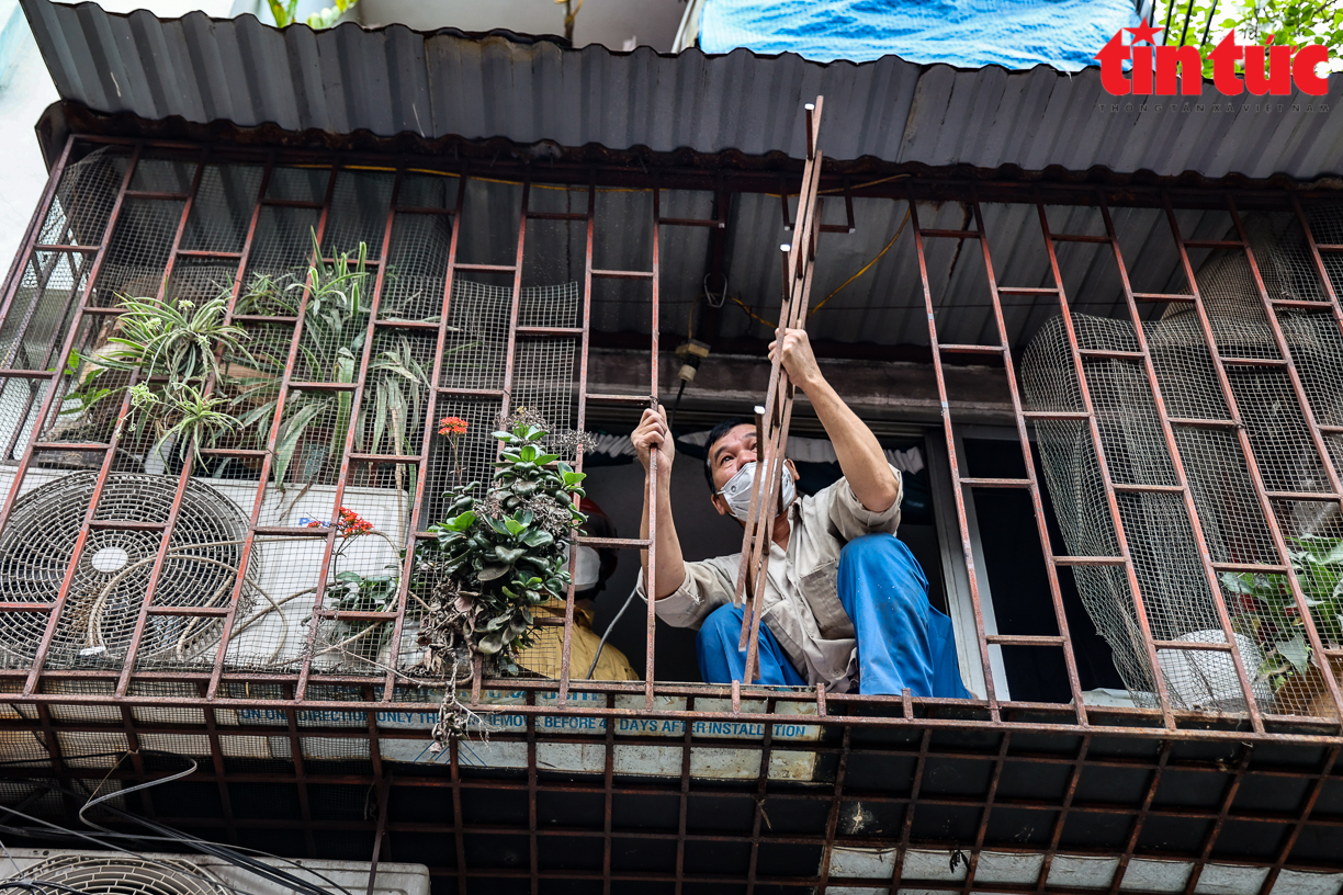 Hà Nội vận động mở lối thoát nạn thứ 2 trong nhà dân đề phòng cháy nổ - Ảnh 1.