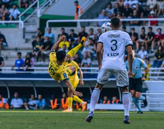 CĐV Việt Nam đánh giá thế nào về màn trình diễn của Pau FC và Quang Hải? - Ảnh 1.