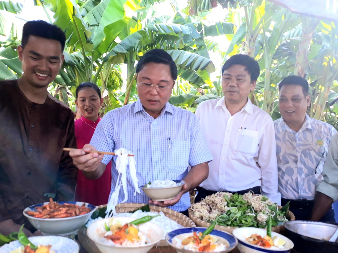 Tính cách người Quảng qua tô mì Quảng - Ảnh 9. Tính cách người Quảng qua tô mì Quảng - Ảnh 9.
