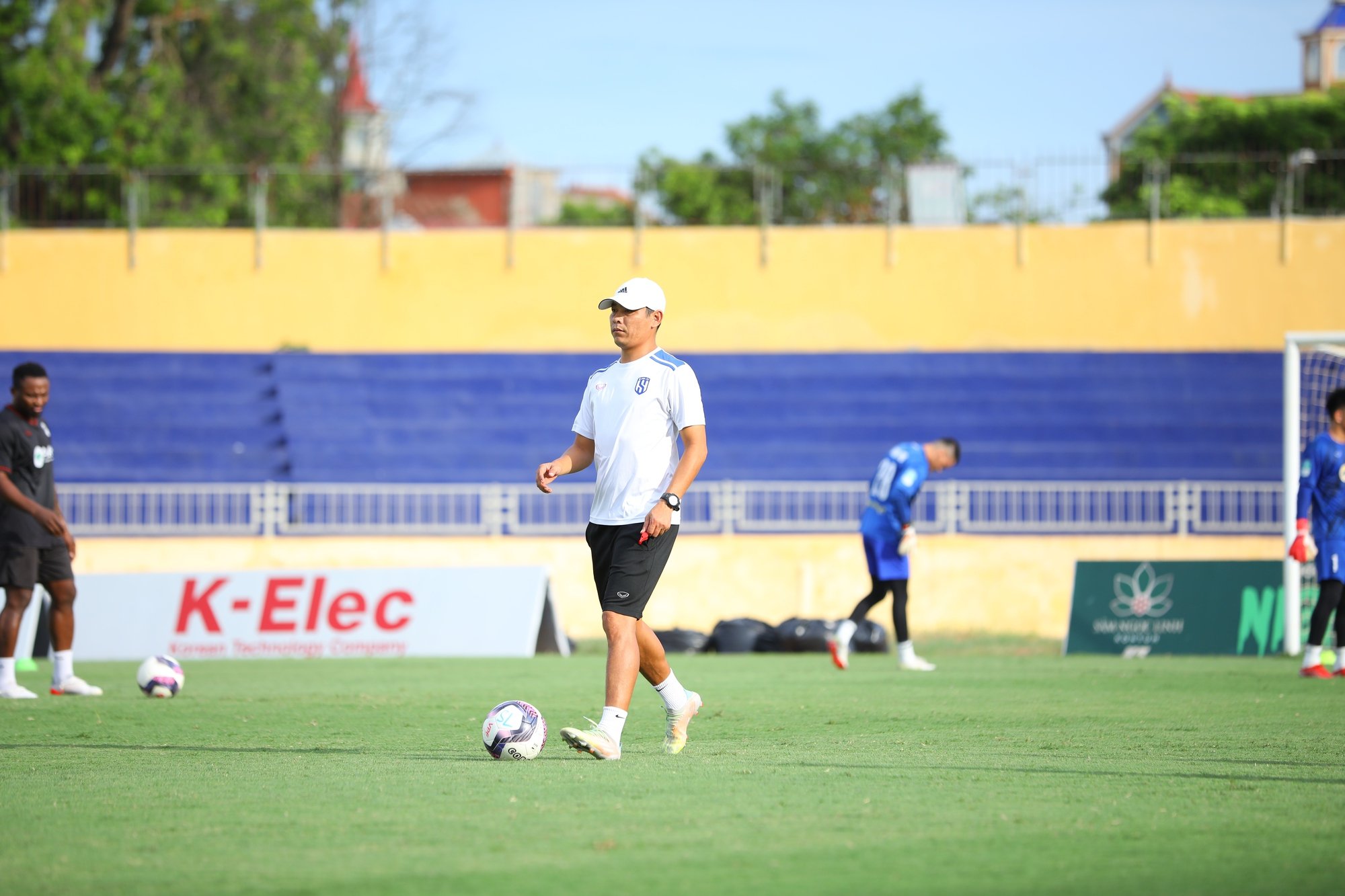 HLV Nguyễn Huy Hoàng: &quot;SLNA tự tin trước trận đối đầu với Thanh Hoá&quot; - Ảnh 1.