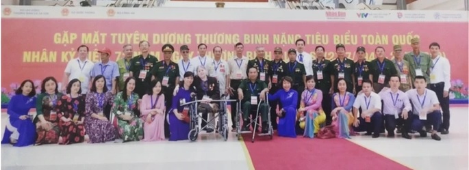 Thầy giáo thương binh một đời &quot;trồng người&quot; - Ảnh 1.