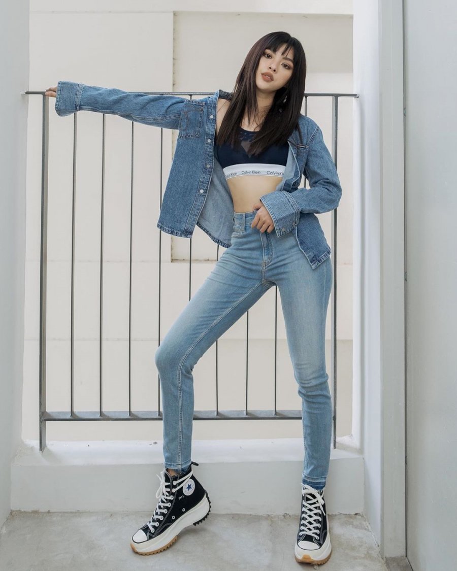 5 kiểu quần jeans thấp bé nhẹ cân không lo nhấn chìm vóc dáng - Ảnh 1.