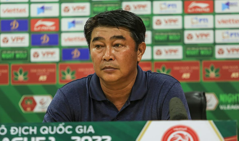 TP.HCM thua trận, HLV Trần Minh Chiến chê Nam Định thiếu fair-play - Ảnh 1.