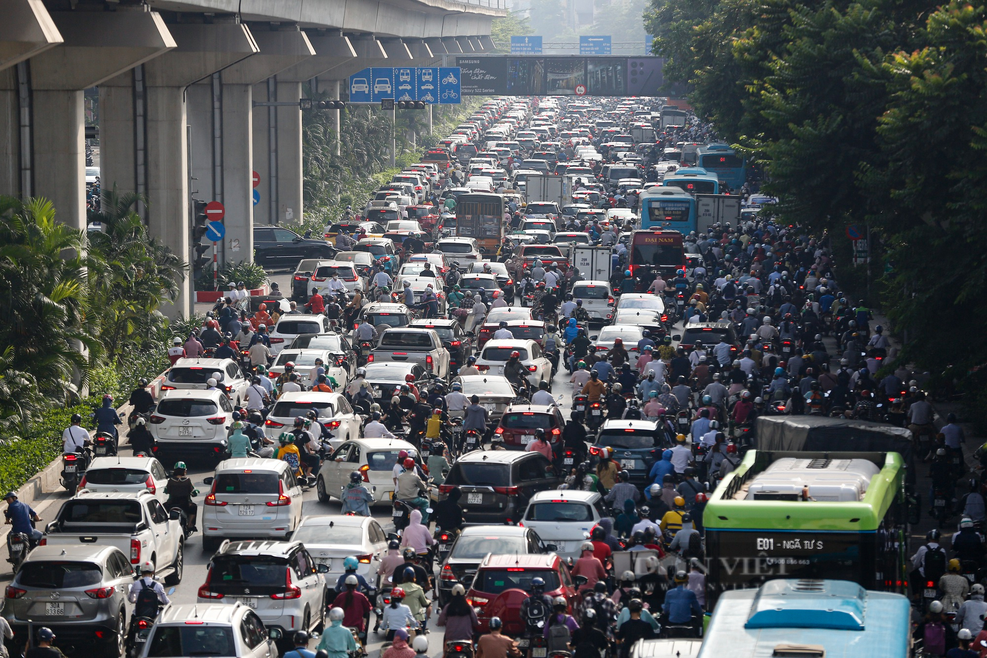 Hà Nội: Bất ngờ hiệu quả thí điểm phân làn đường Nguyễn Trãi trong giờ cao điểm  - Ảnh 11.