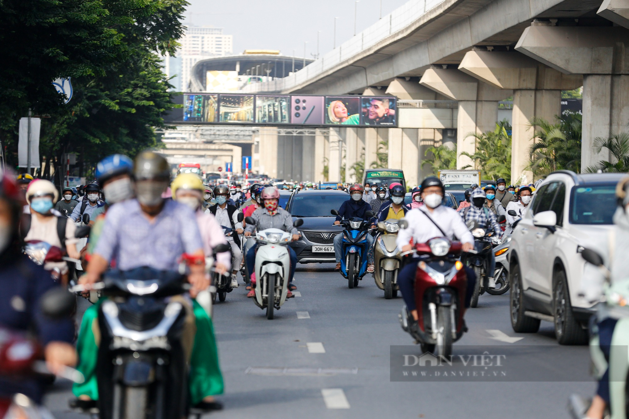 Hà Nội: Bất ngờ hiệu quả thí điểm phân làn đường Nguyễn Trãi trong giờ cao điểm  - Ảnh 5.
