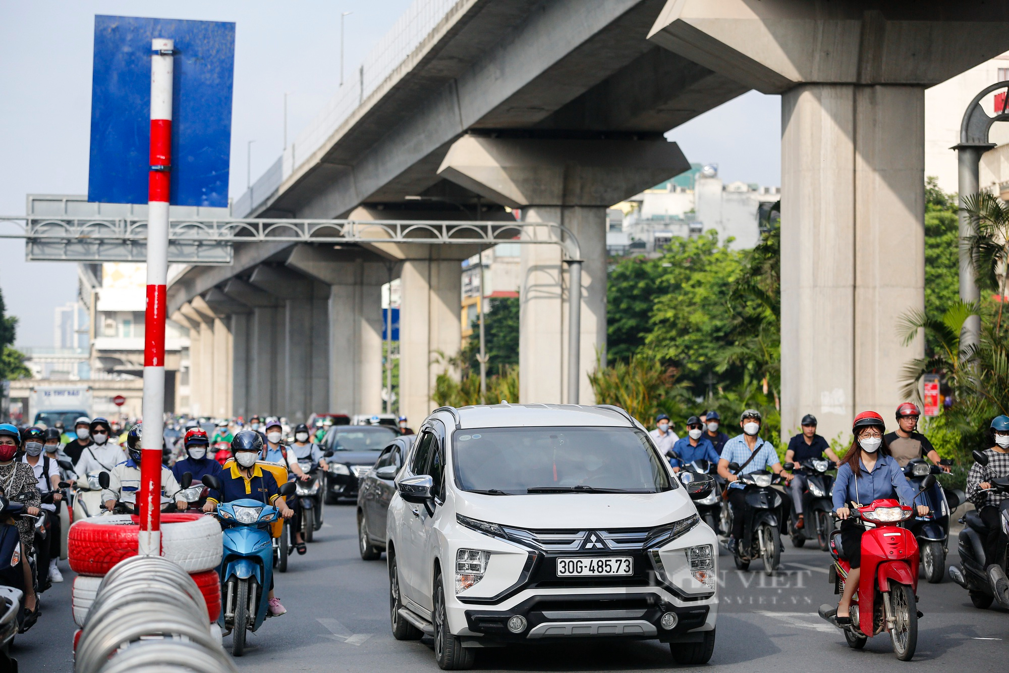 Hà Nội: Bất ngờ hiệu quả thí điểm phân làn đường Nguyễn Trãi trong giờ cao điểm  - Ảnh 6.