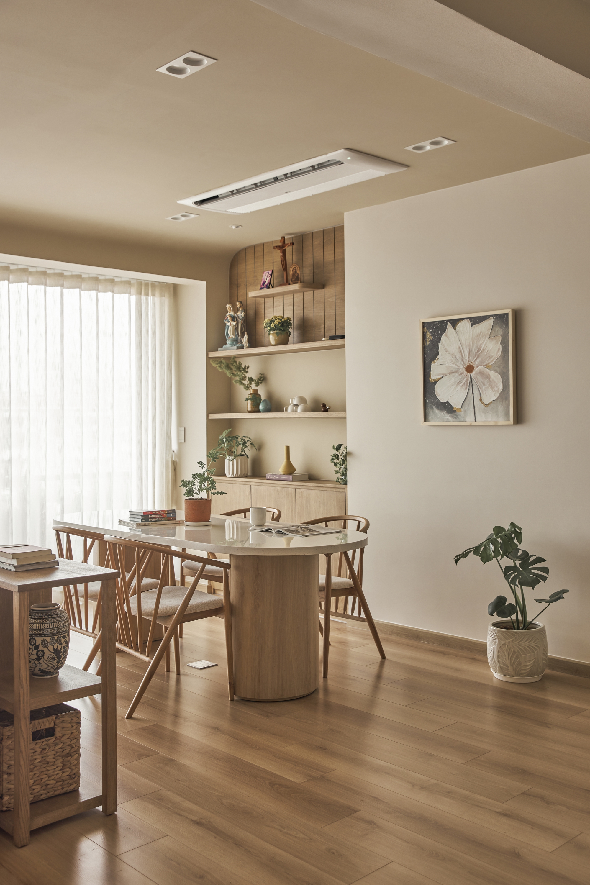 Chi 1,5 tỷ đồng cải tạo căn hộ cũ rộng 150m2 thành tổ ấm “đẹp thổn thức” của cặp vợ chồng Sài thành - Ảnh 9.