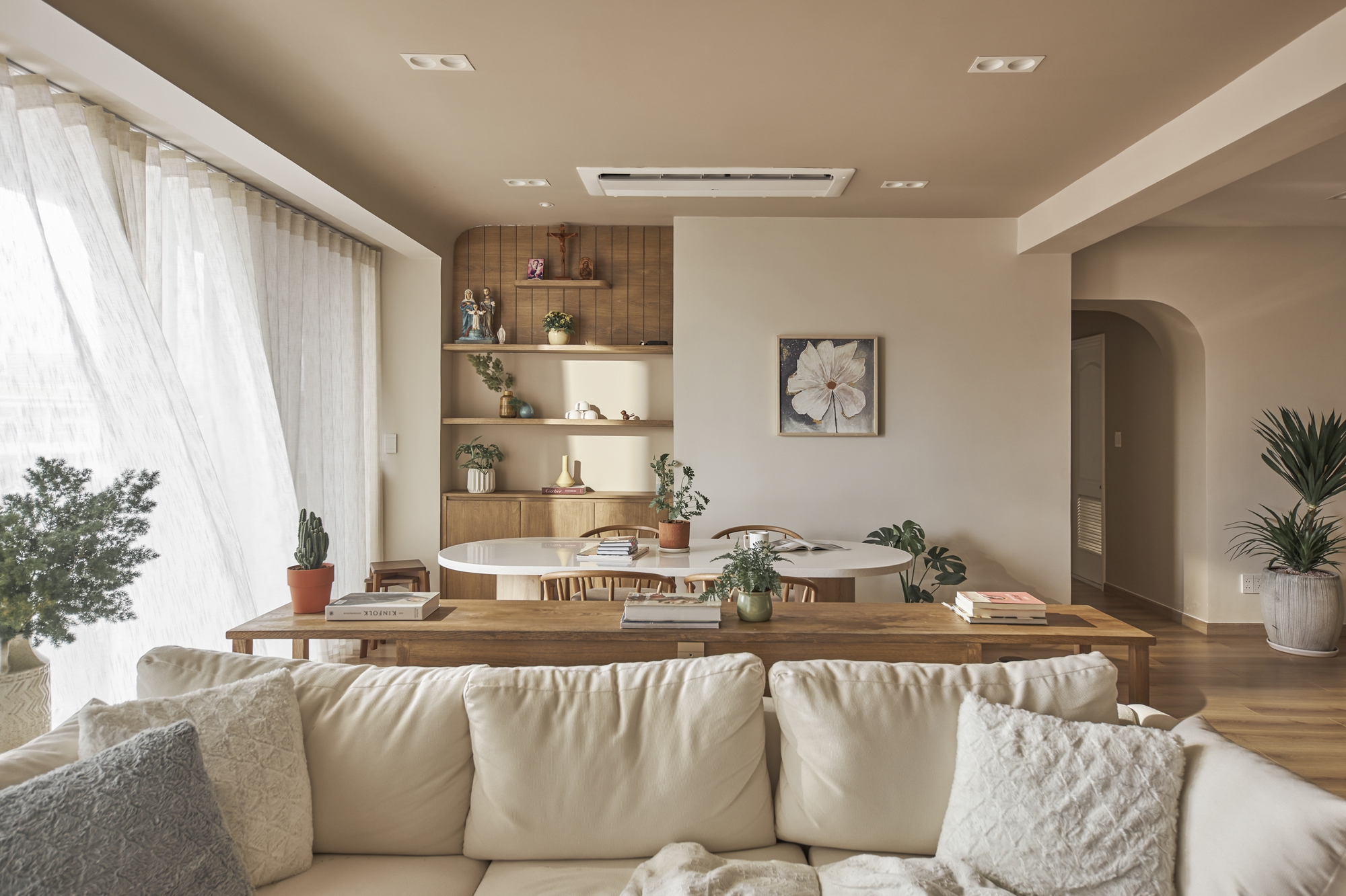Chi 1,5 tỷ đồng cải tạo căn hộ cũ rộng 150m2 thành tổ ấm “đẹp thổn thức” của cặp vợ chồng Sài thành - Ảnh 3.