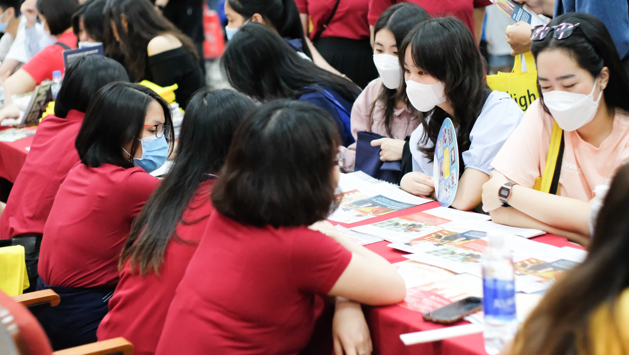 Điểm sàn năm 2022 và điểm chuẩn ngành Công nghệ thông tin phương thức xét tuyển sớm  - Ảnh 1.