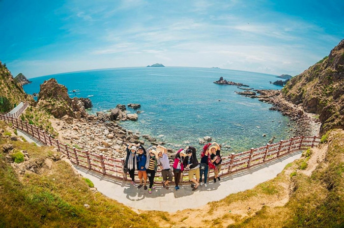 Chọn tour du lịch nào để tiết kiệm chi phí? - Ảnh 1.