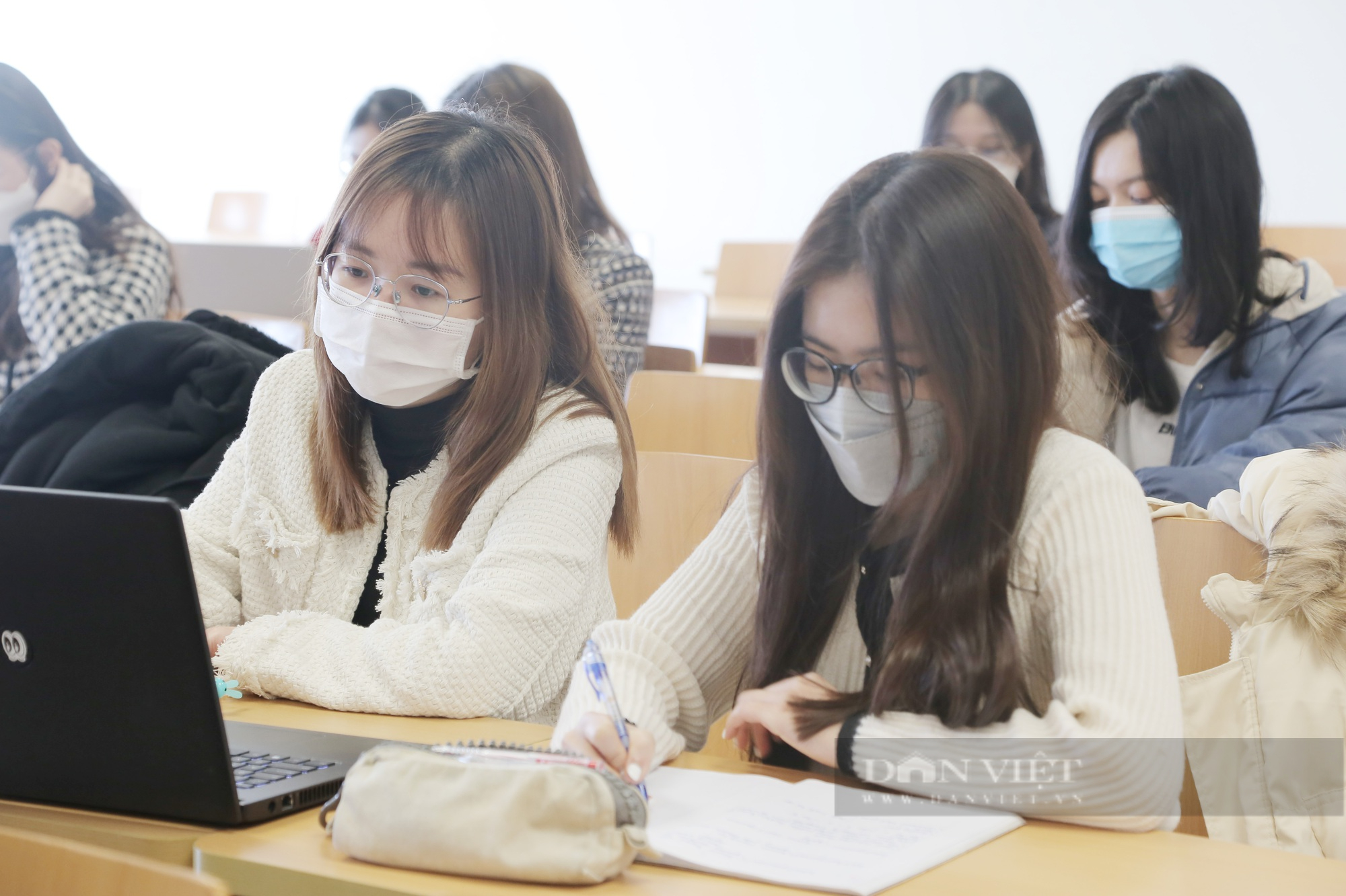 Học phí ngành Tài chính Ngân hàng các trường đại học &quot;hot&quot; năm 2022 - Ảnh 1.