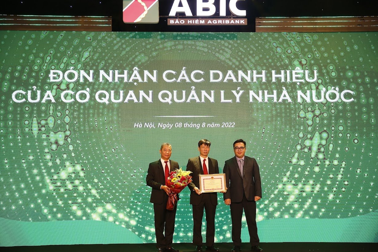 Bảo hiểm Agribank 15 năm xây dựng, phát triển: Tập thể và 21 cá nhân nhận bằng khen của Bộ trưởng Bộ Tài chính - Ảnh 5.
