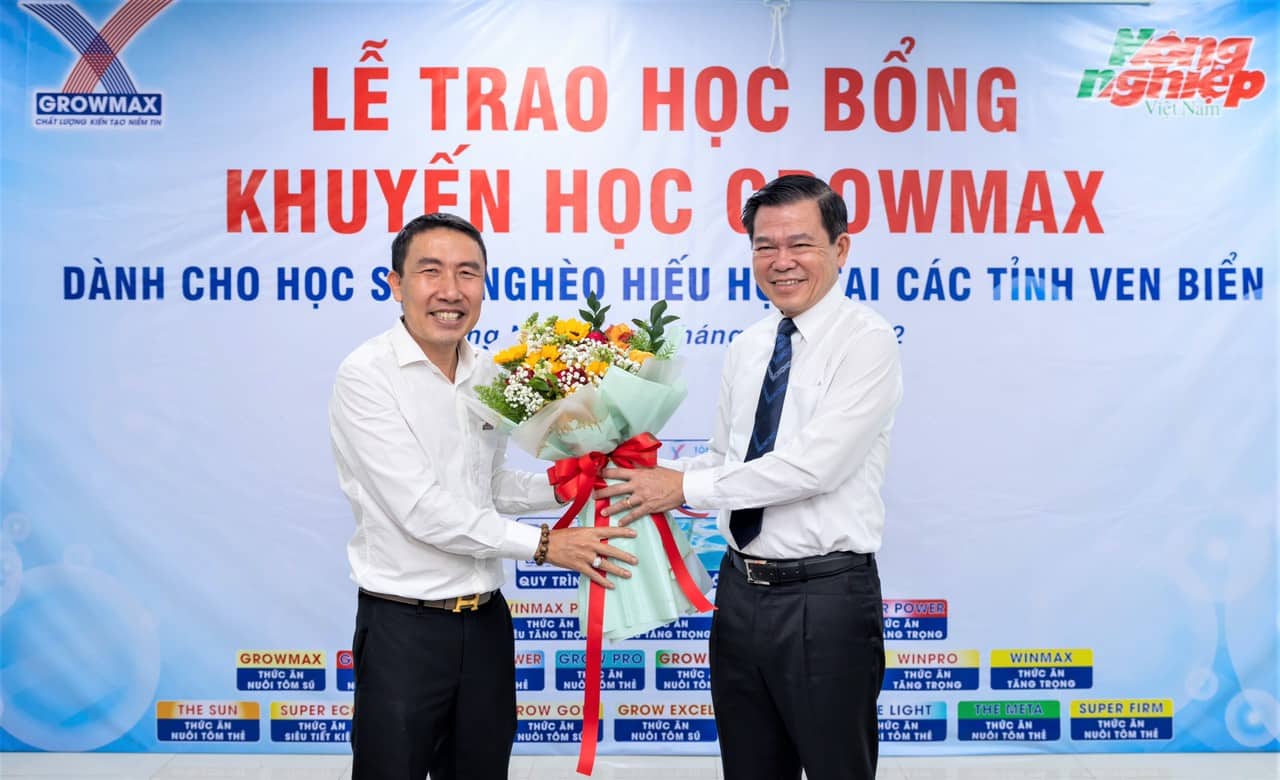 Quỹ khuyến học 8 tỷ đồng tiếp bước trẻ em nghèo ven biển trên hành trình đi tìm tri thức - Ảnh 4.