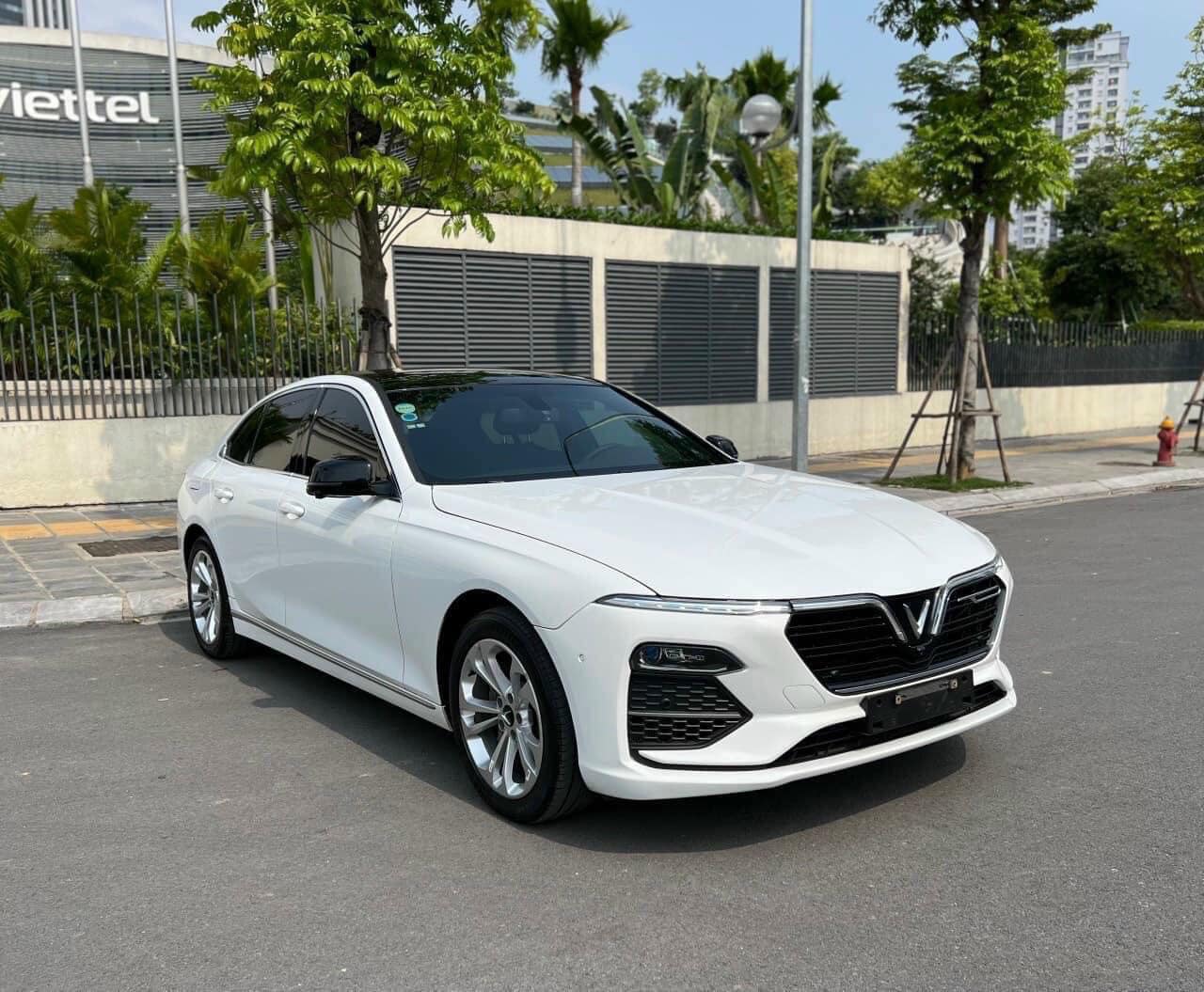 Bị trả lại cọc 3 Voucher, người dùng vẫn có thể mua VinFast Lux A2.0 với giá chỉ ngang KIA K3 hiện nay - Ảnh 1.