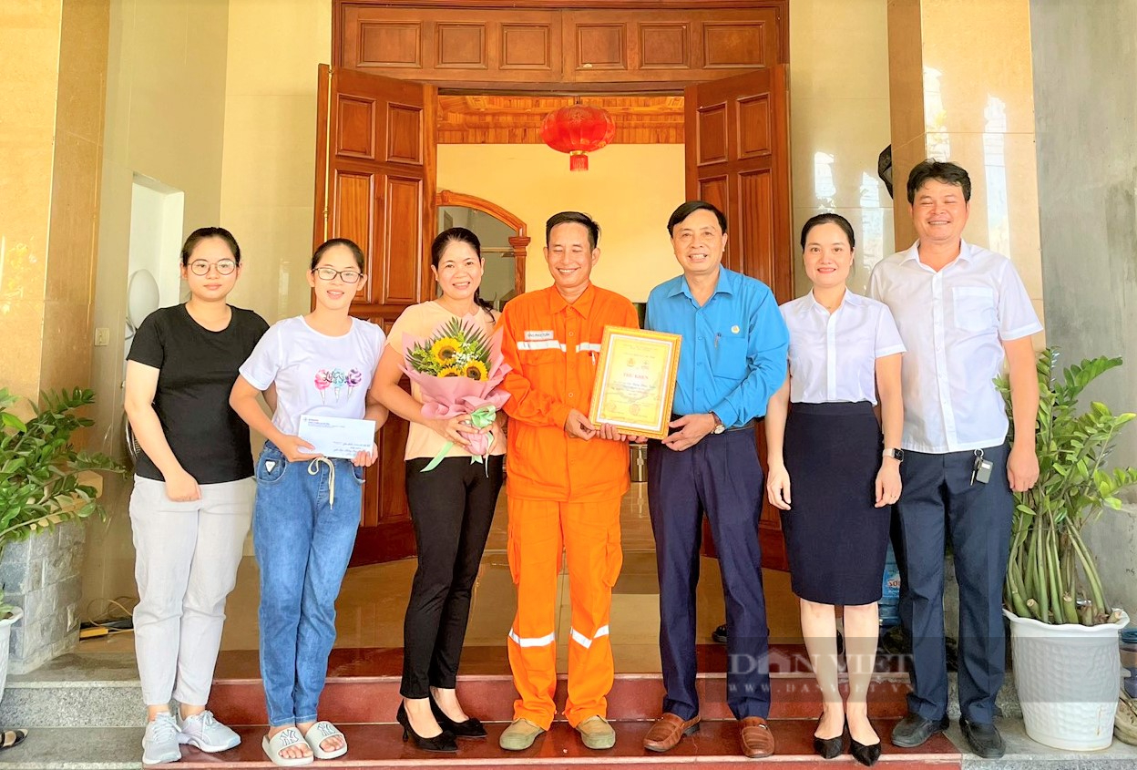 Công ty Điện lực Hà Tĩnh chúc mừng gia đình tiêu biểu năm 2022 - Ảnh 1.
