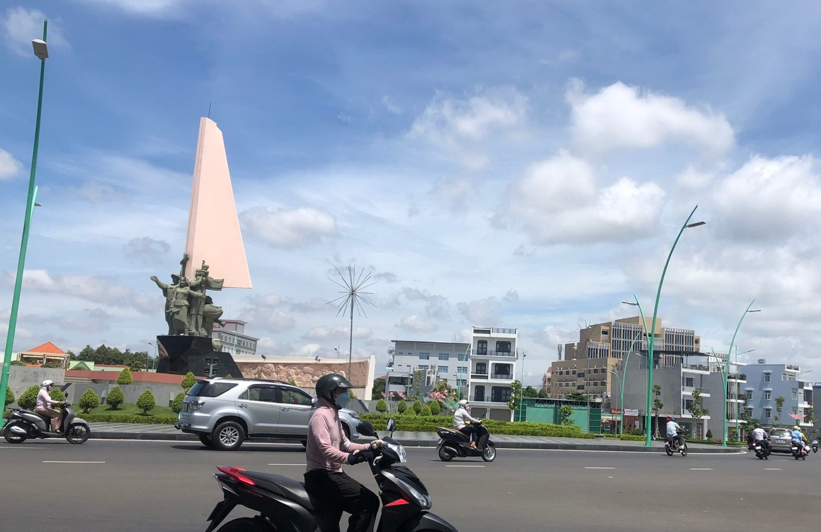 Bình Thuận: Đường Lê Duẩn trục giao thông quan trọng kết nối trung tâm TP. Phan Thiết và Khu du lịch Quốc gia Mũi Né - Ảnh 1.