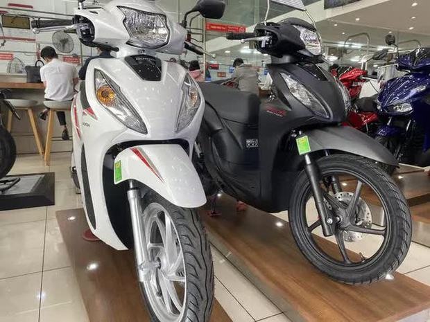 Honda Vision giảm giá kịch sàn, nhiều đại lý &quot;cháy hàng&quot; - Ảnh 1.