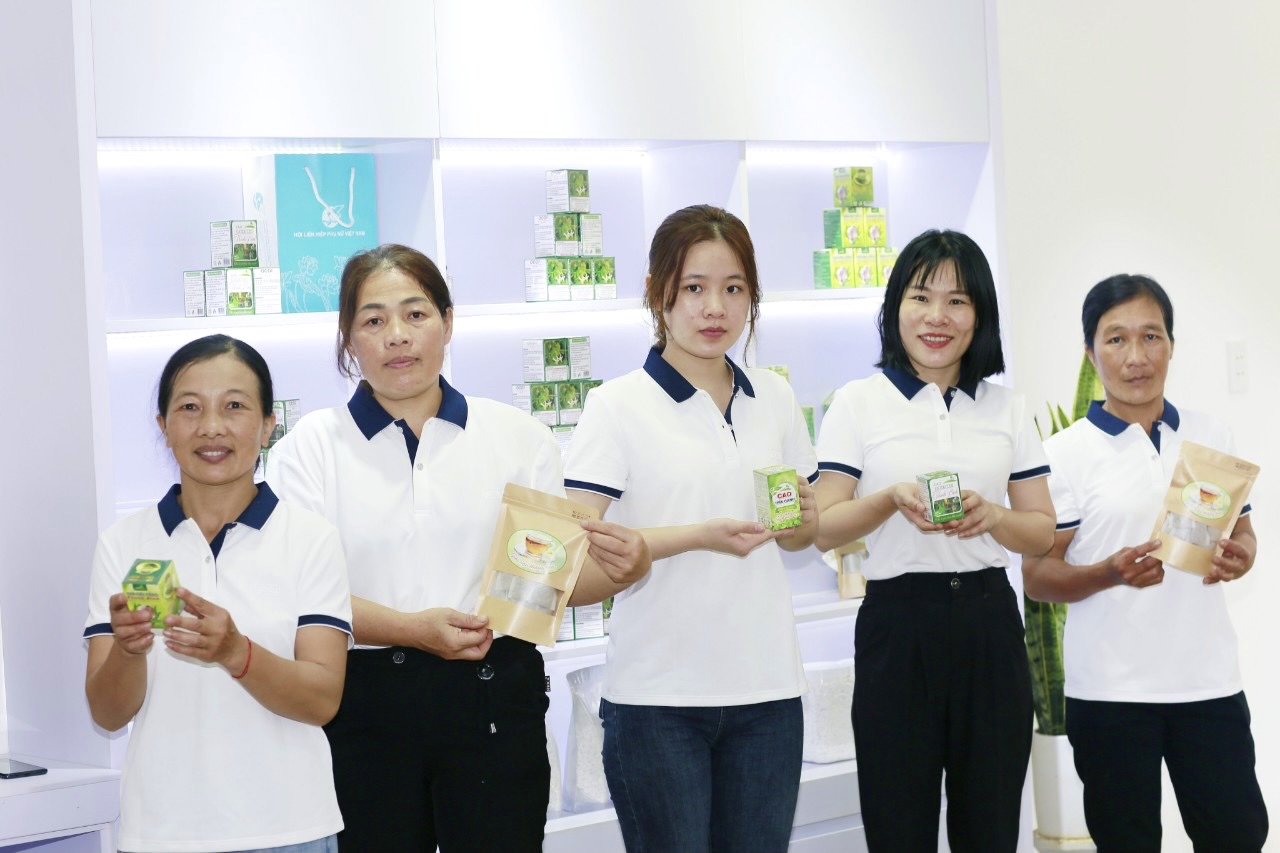 Quảng Bình: Ở huyện này, sản phẩm OCOP bán qua sàn thương mại điện tử, mạng xã hội rất hút khách - Ảnh 3.